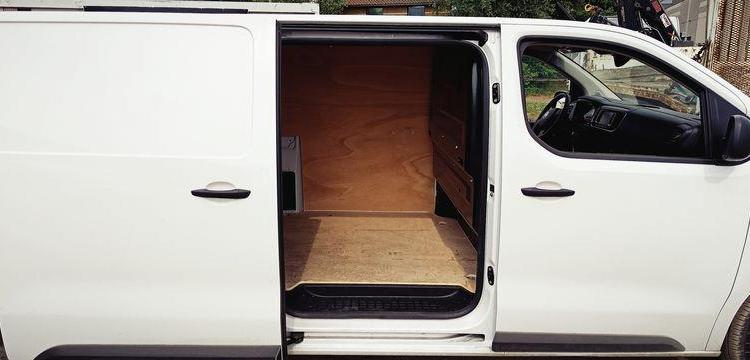 FIAT e-SCUDO 75KWH 6,1 LONG BUSINESS – ELECTRIQUE 7647 KMS – ANNEE 2023 BLANC GT-343-HS