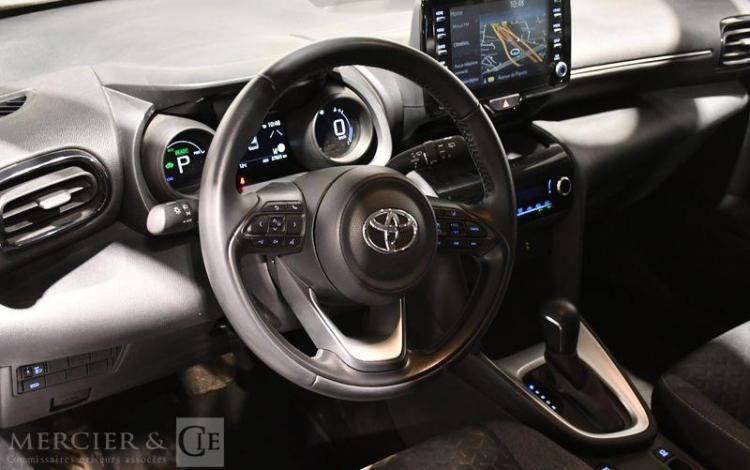 TOYOTA YARIS CROSS PRO HYBRIDE MY22 116H DY BLANC GT-698-ZS