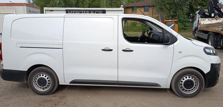 FIAT e-SCUDO 75 KWH 6,1 LONG BUSINESS ELECTRIQUE 11797 KMS – ANNEE 2023 BLANC GT-767-HT