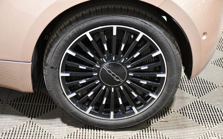 FIAT 500 24KWH LA PRIMA CHAMPAGNE GX-078-FV