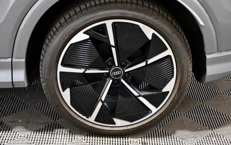 AUDI Q4 SPORTBACK GRIS GY-958-TB