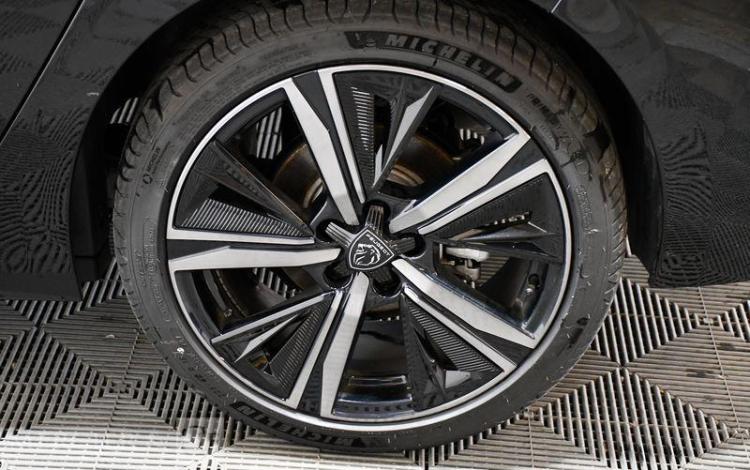 PEUGEOT 308 GT PURE TECH 130 S&S NOIR GZ-791-TQ