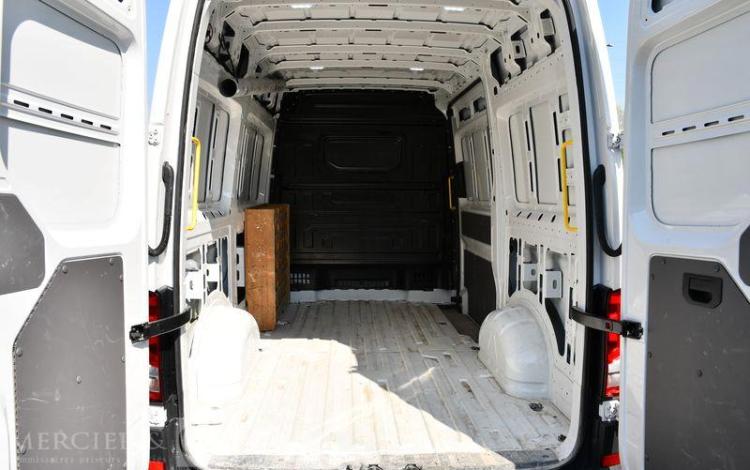 VOLKSWAGEN CRAFTER VAN 35 L3H3 11M3 TRAC 2,0 TDI 140 BLANC GZ-985-MD