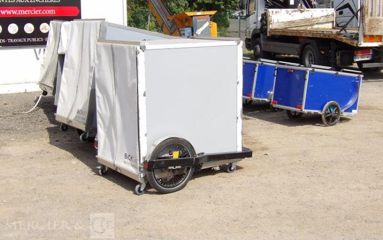 4 CHASSIS NOIR + 4 CAISSES + 2 BOX  VLOVE100