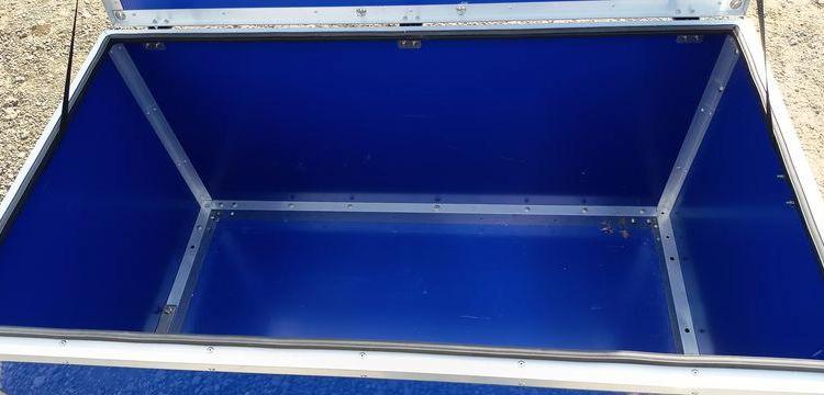 4 CHASSIS NOIR + 4 CAISSES + 2 BOX  VLOVE100