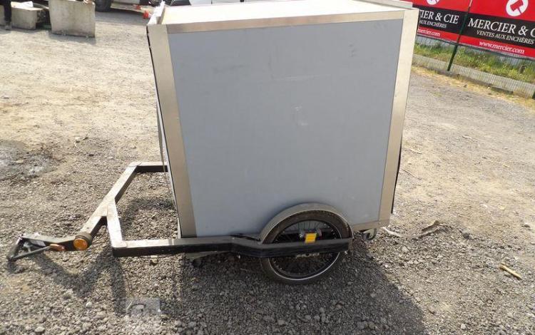 4 CHASSIS NOIR + 4 CAISSES + 2 BOX  VLOVE100