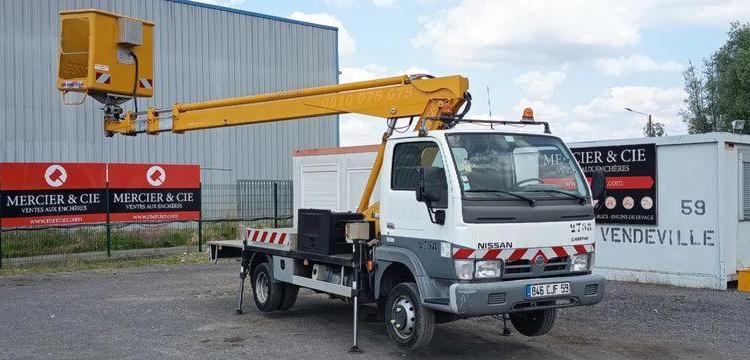 NISSAN CABSTAR-E 2,8T3,0TD 106CV AVEC NACELLE MULTITEL 160 ALU DS – 18 METRES – DIESEL BLANC 846CJF59