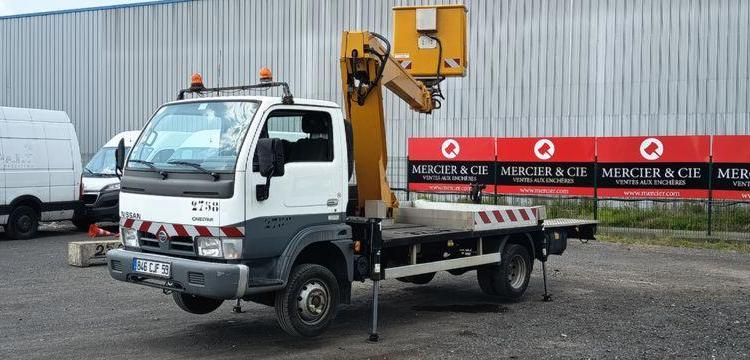 NISSAN CABSTAR-E 2,8T3,0TD 106CV AVEC NACELLE MULTITEL 160 ALU DS – 18 METRES – DIESEL BLANC 846CJF59