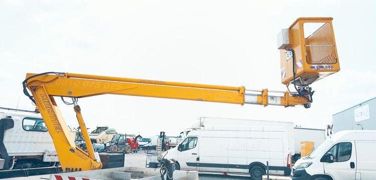 NISSAN CABSTAR-E 2,8T3,0TD 106CV AVEC NACELLE MULTITEL 160 ALU DS – 18 METRES – DIESEL BLANC 846CJF59
