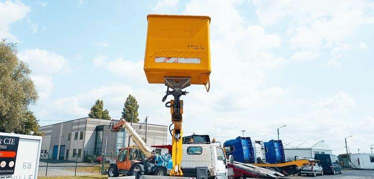 NISSAN CABSTAR-E 2,8T3,0TD 106CV AVEC NACELLE MULTITEL 160 ALU DS – 18 METRES – DIESEL BLANC 846CJF59