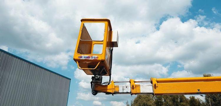 NISSAN CABSTAR-E 2,8T3,0TD 106CV AVEC NACELLE MULTITEL 160 ALU DS – 18 METRES – DIESEL BLANC 846CJF59