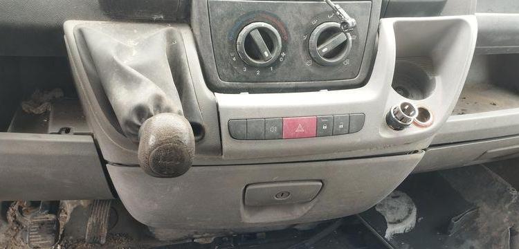 PEUGEOT BOXER 3 PHASE 1/2 FOURGON 333 L2H1 2,2HDI 16V 120 CV – DIESEL – 315490 KMS BLANC AA-864-SH