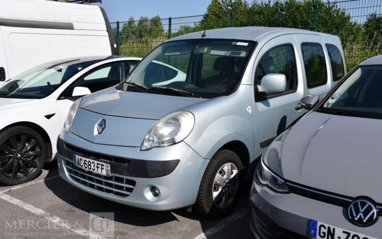 RENAULT KANGOO TMPR GRIS AC-683-FF