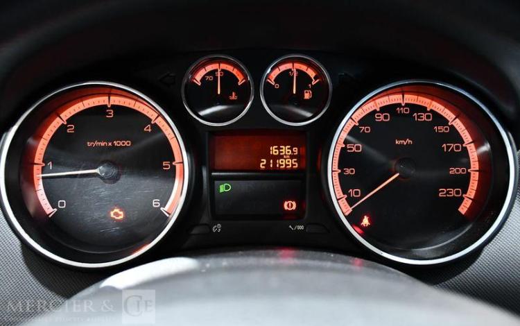 PEUGEOT 308 1.6 HDI 110 PREMIUM GRIS AF-816-PL