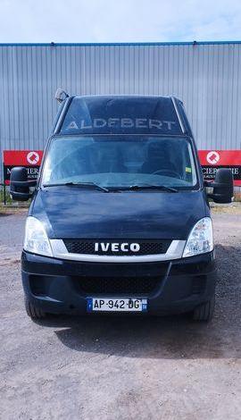 IVECO DAILY 4 FOURGON PHASE 2 35S13V13 2.3TD MOYEN SURELEVE 126 CV – DIESEL NOIR AP-942-DG