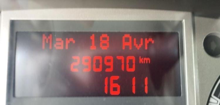 IVECO DAILY 4 FOURGON PHASE 2 35S13V13 2.3TD MOYEN SURELEVE 126 CV – DIESEL NOIR AP-942-DG