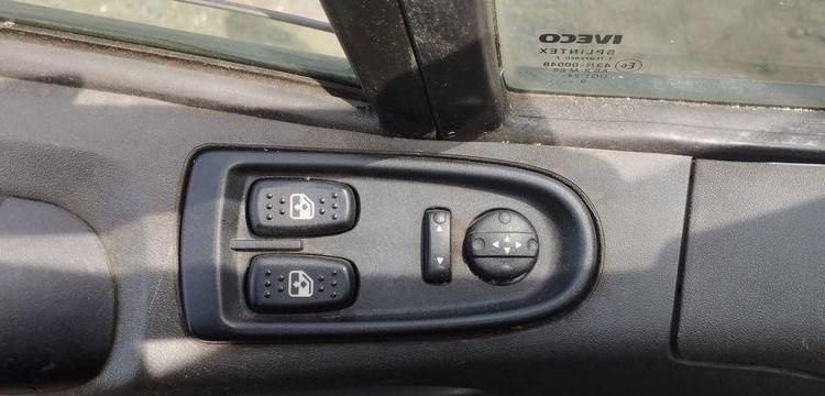 IVECO DAILY 4 FOURGON PHASE 2 35S13V13 2.3TD MOYEN SURELEVE 126 CV – DIESEL NOIR AP-942-DG