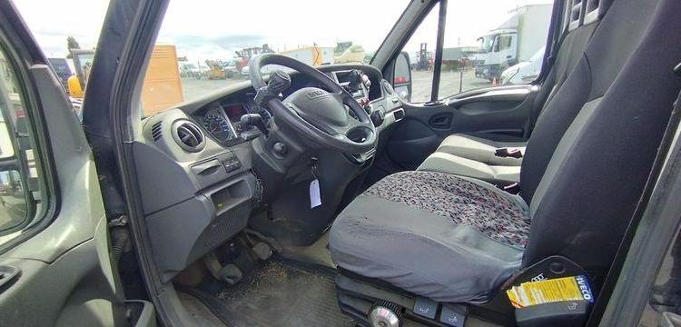 IVECO DAILY 4 FOURGON PHASE 2 35S13V13 2.3TD MOYEN SURELEVE 126 CV – DIESEL NOIR AP-942-DG