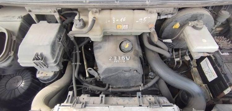 IVECO DAILY 4 FOURGON PHASE 2 35S13V13 2.3TD MOYEN SURELEVE 126 CV – DIESEL NOIR AP-942-DG