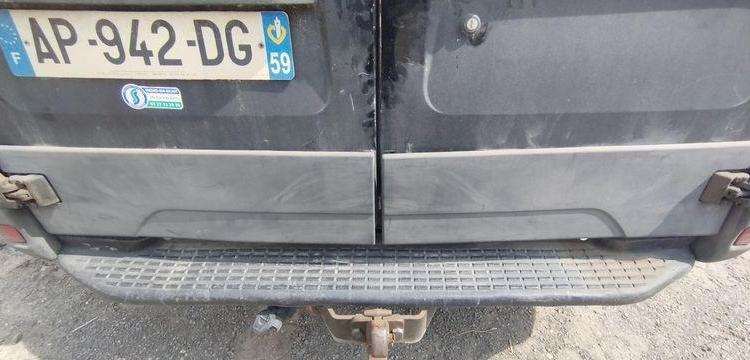 IVECO DAILY 4 FOURGON PHASE 2 35S13V13 2.3TD MOYEN SURELEVE 126 CV – DIESEL NOIR AP-942-DG