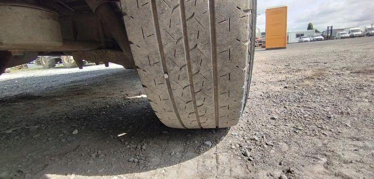 IVECO DAILY 4 FOURGON PHASE 2 35S13V13 2.3TD MOYEN SURELEVE 126 CV – DIESEL NOIR AP-942-DG