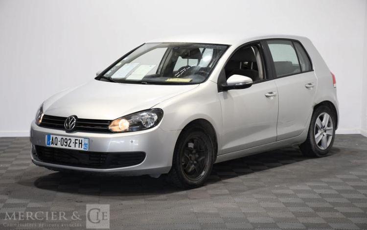 VOLKSWAGEN GOLF 1,6 TDI 105 BLUEMOTION CONFORT LINE GRIS AQ-092-FH