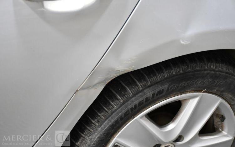 VOLKSWAGEN GOLF 1,6 TDI 105 BLUEMOTION CONFORT LINE GRIS AQ-092-FH