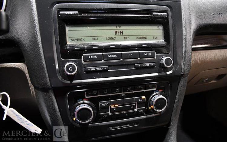 VOLKSWAGEN GOLF 1,6 TDI 105 BLUEMOTION CONFORT LINE GRIS AQ-092-FH