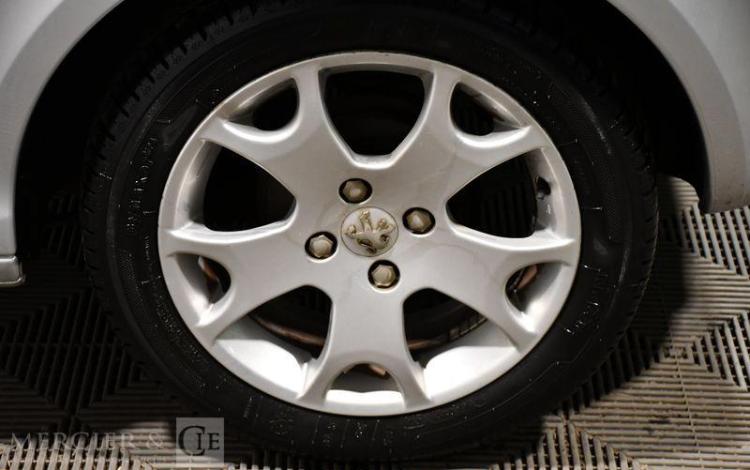 PEUGEOT 1007 1,4 HDI 70 SPORTY GRIS AY-070-ET