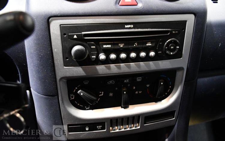 PEUGEOT 1007 1,4 HDI 70 SPORTY GRIS AY-070-ET