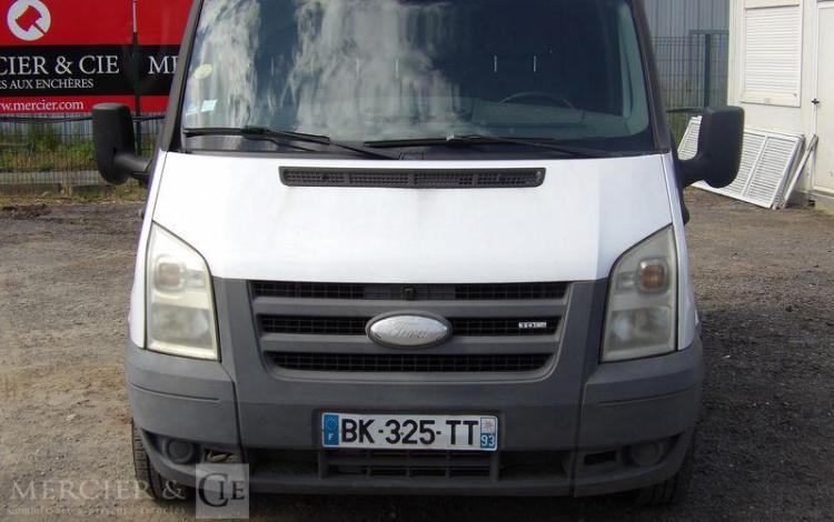 FORD TRANSIT 2006 TRACTION 2,2TDCI 16V FOURGON 110CV – DIESEL – 304836 KMS – ANNEE 20 BLANC BK-325-TT