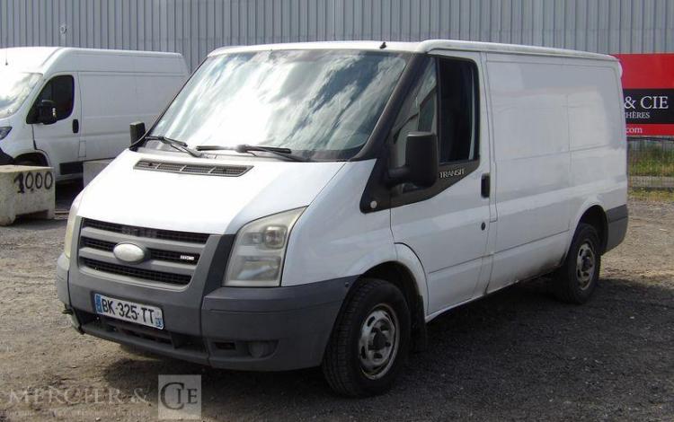 FORD TRANSIT 2006 TRACTION 2,2TDCI 16V FOURGON 110CV – DIESEL – 304836 KMS – ANNEE 20 BLANC BK-325-TT