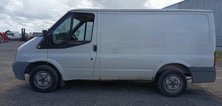 FORD TRANSIT 2006 TRACTION 2,2TDCI 16V FOURGON 110CV – DIESEL – 304836 KMS – ANNEE 20 BLANC BK-325-TT