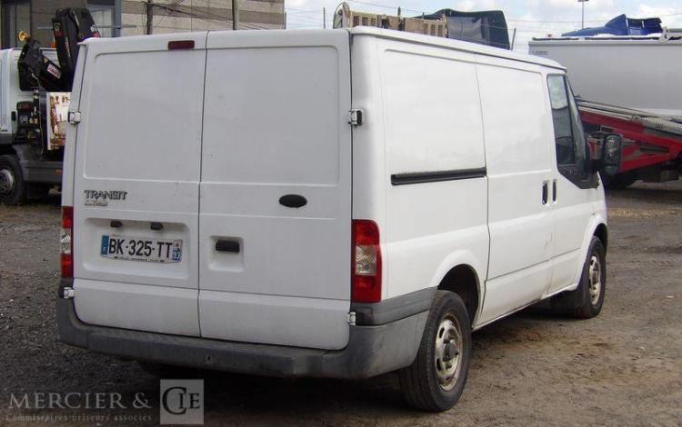 FORD TRANSIT 2006 TRACTION 2,2TDCI 16V FOURGON 110CV – DIESEL – 304836 KMS – ANNEE 20 BLANC BK-325-TT