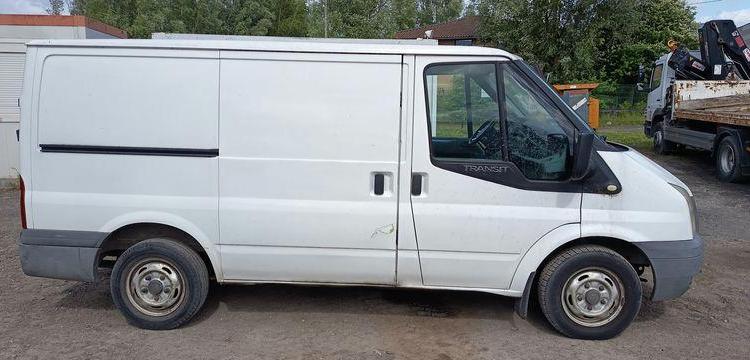 FORD TRANSIT 2006 TRACTION 2,2TDCI 16V FOURGON 110CV – DIESEL – 304836 KMS – ANNEE 20 BLANC BK-325-TT