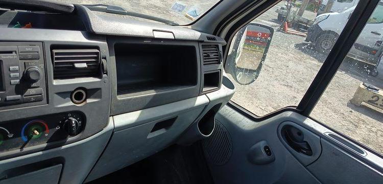 FORD TRANSIT 2006 TRACTION 2,2TDCI 16V FOURGON 110CV – DIESEL – 304836 KMS – ANNEE 20 BLANC BK-325-TT
