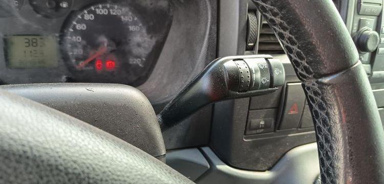 FORD TRANSIT 2006 TRACTION 2,2TDCI 16V FOURGON 110CV – DIESEL – 304836 KMS – ANNEE 20 BLANC BK-325-TT