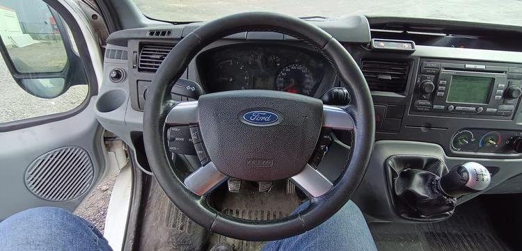 FORD TRANSIT 2006 TRACTION 2,2TDCI 16V FOURGON 110CV – DIESEL – 304836 KMS – ANNEE 20 BLANC BK-325-TT