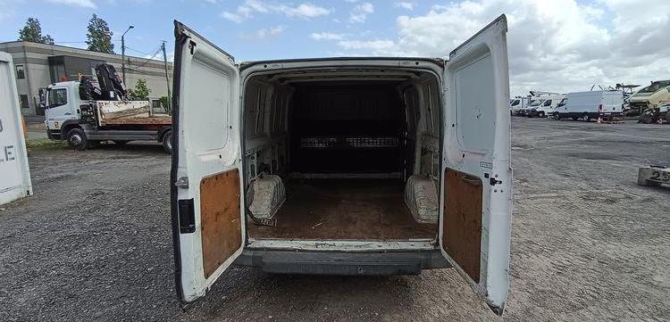 FORD TRANSIT 2006 TRACTION 2,2TDCI 16V FOURGON 110CV – DIESEL – 304836 KMS – ANNEE 20 BLANC BK-325-TT