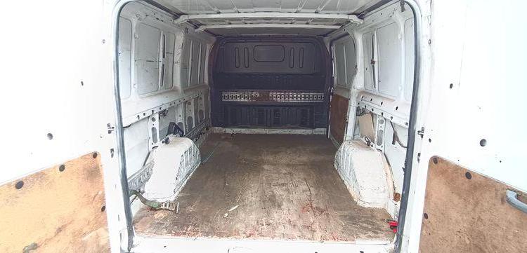 FORD TRANSIT 2006 TRACTION 2,2TDCI 16V FOURGON 110CV – DIESEL – 304836 KMS – ANNEE 20 BLANC BK-325-TT