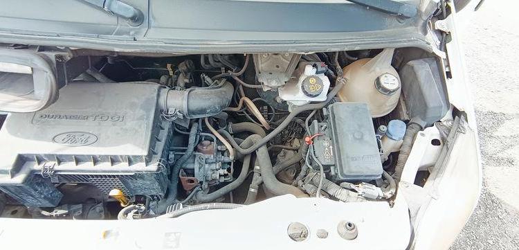 FORD TRANSIT 2006 TRACTION 2,2TDCI 16V FOURGON 110CV – DIESEL – 304836 KMS – ANNEE 20 BLANC BK-325-TT