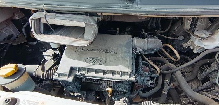 FORD TRANSIT 2006 TRACTION 2,2TDCI 16V FOURGON 110CV – DIESEL – 304836 KMS – ANNEE 20 BLANC BK-325-TT