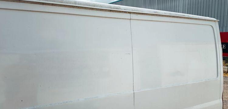 FORD TRANSIT 2006 TRACTION 2,2TDCI 16V FOURGON 110CV – DIESEL – 304836 KMS – ANNEE 20 BLANC BK-325-TT