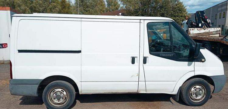 FORD TRANSIT 2006 TRACTION 2,2TDCI 16V FOURGON 110CV – DIESEL – 304836 KMS – ANNEE 20 BLANC BK-325-TT