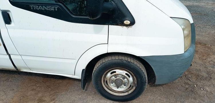 FORD TRANSIT 2006 TRACTION 2,2TDCI 16V FOURGON 110CV – DIESEL – 304836 KMS – ANNEE 20 BLANC BK-325-TT