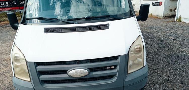 FORD TRANSIT 2006 TRACTION 2,2TDCI 16V FOURGON 110CV – DIESEL – 304836 KMS – ANNEE 20 BLANC BK-325-TT