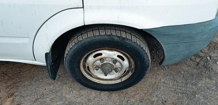 FORD TRANSIT 2006 TRACTION 2,2TDCI 16V FOURGON 110CV – DIESEL – 304836 KMS – ANNEE 20 BLANC BK-325-TT
