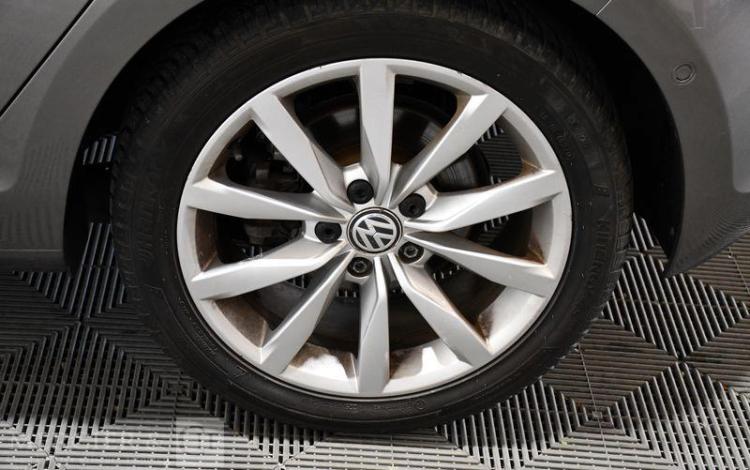 VOLKSWAGEN GOLF VII 2,0 TDI 140 CARAT GRIS CV-380-KF
