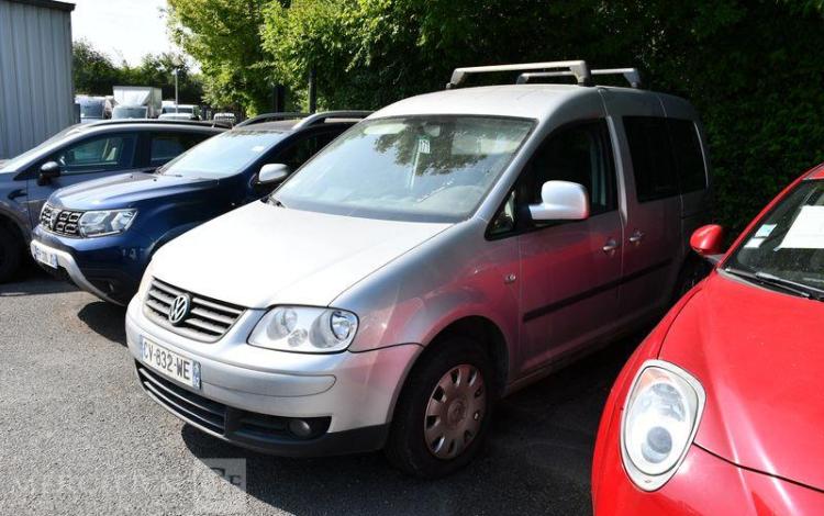 VOLKSWAGEN CADDY COMBI 1,9 TDI 105CH LIFE DSG BVA GRIS CV-832-WE