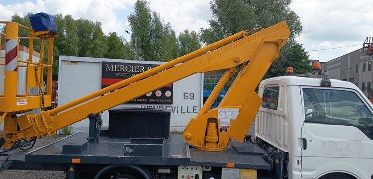 MAZDA MAZDA E 2200 AVEC NACELLE MULTITEL 145 ALU – 16 METRES – DIESEL – 3139 HEURES BLANC CW-976-ST